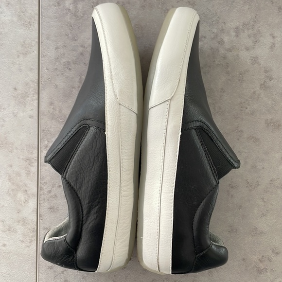 Vionic Black April Slip On Sneakers excellent condition leather arch support 7.5 - Picture 5 of 15